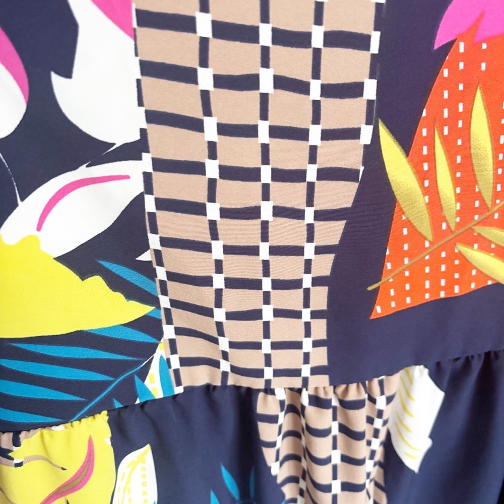 Amazon Fashion Colorful Geometric Print Women's Top Size Small - Picture 3 of 5